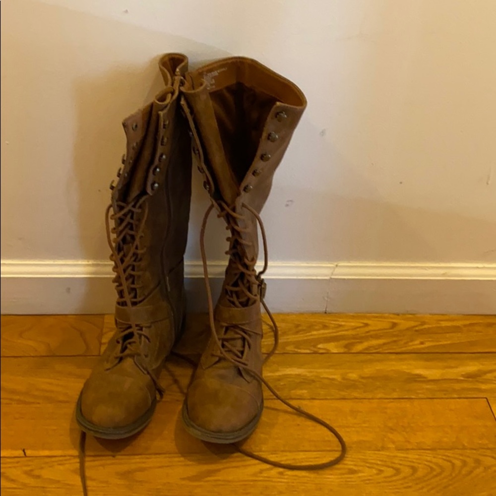 LIGHTLY WORN|| Lace up boots